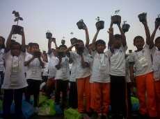 Ribuan Anak Tanam Obat Herbal di Monas, Cetak Rekor MURI