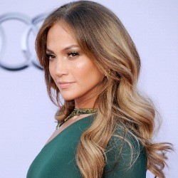 Jelang Cerai, J-Lo Siap Pamer Payudara