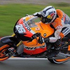 Kalahkan Lorenzo & Stoner, Pedrosa Juara