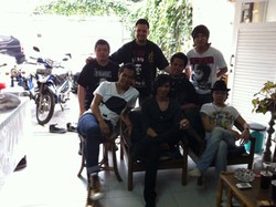 Lagu Aku yang Peduli di Album 1000 Gitar Untuk Anak Indonesia diisi 19 Gitaris