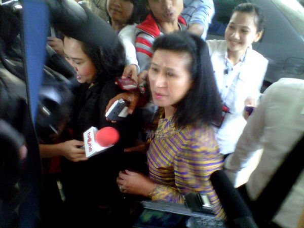 Istri Ruhut Jalani Pemeriksaan