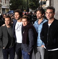 Robbie Williams Keracunan, Take That Batal Konser di Denmark