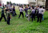 Dua Kelompok Massa Bentrok di Bandung