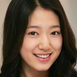 Park Shin Hye Jadi Korban Kecelakaan