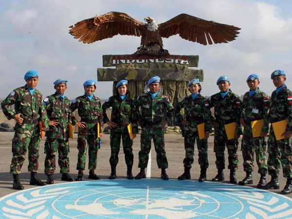 Piagam Penghargaan untuk Prajurit Berprestasi