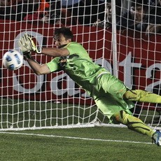 Saat Timnya Tertinggal, Kiper Lebih Sering Loncat ke Kanan 