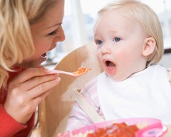 6 Masalah Umum Saat Memberi Makan Bayi