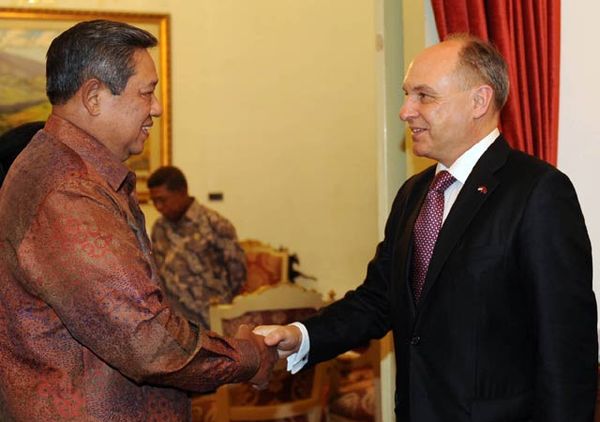 SBY Terima Dubes Inggris dan Panitia IICFIE