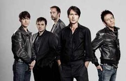 Suede Kembali ke Asia