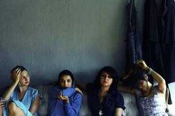 Batal ke Jakarta, Warpaint ke Singapura