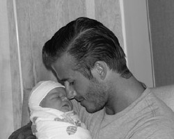 Harper Seven Beckham Buat Penjualan Novel Laris