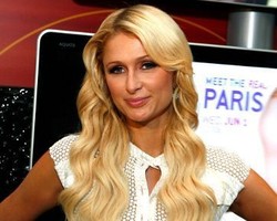 Paris Hilton Marah Ditanya Soal Kim Kardashian