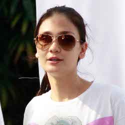 Luna Maya Lebih Tegar Hadapi Cobaan Hidup