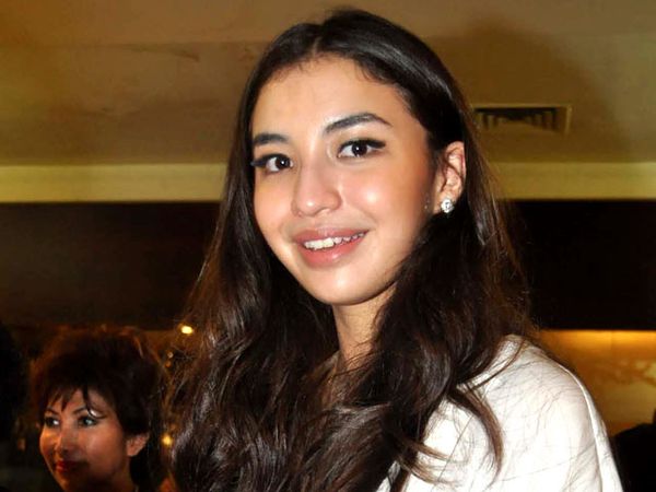 Senyum Ceria Manohara