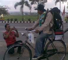 Zalaludduin, Bersepeda dari Pati ke Depok karena Diterima di UI