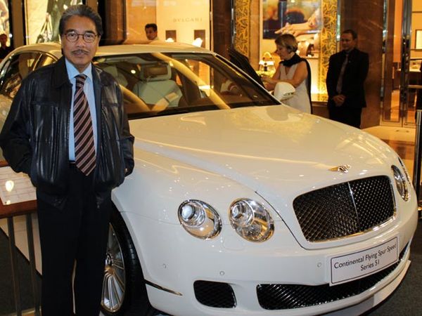 Hotman Sitompoel dan Mobil Mewah