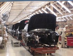 Strategi Pemerintah Naikkan Produksi Mobil dan Motor