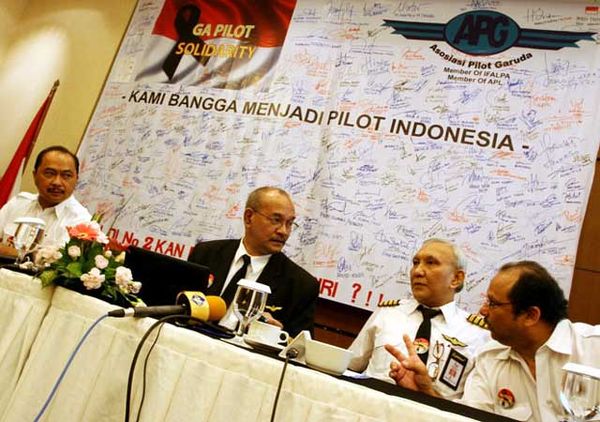 Pilot Garuda Ancam Mogok Terbang