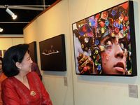Ibu Negara Lihat Pameran Foto