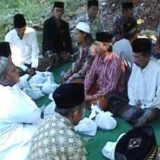 Sambut Ramadan, Warga Pamekasan Gelar Rokat di Sumber Kelamin Dua