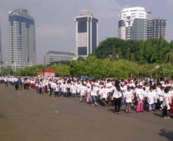 Peringati Hari Anak Nasional, 1.050 Anak Jalan Mundur di Monas