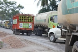 Jembatan Roboh di Dumai, Kendaraan Antre Sampai 4 KM
