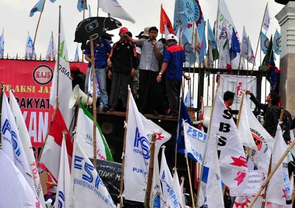 Ratusan Pendukung BPJS Demo di DPR