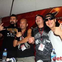 We Are Scientists Ngerock, Loudness Menggelegar