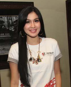 Dikabarkan Menikah, Sandra Dewi Kaget