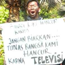 Puluhan Anak Yatim Serukan Bahaya Televisi