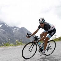 Andy Schleck Rebut Jaket Kuning