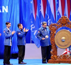 Menuding Partai Lain di Balik Nazaruddin, Kader PD Rapuh 