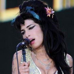 Sebelum Meninggal, Amy Winehouse Batalkan Tur Eropa