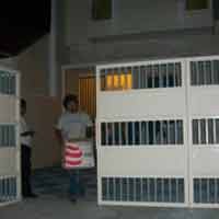 Sebagian Warga Negara China Sembunyi di Genteng Saat Digerebek