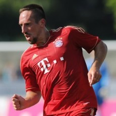 Ribery Dihampiri Cedera
