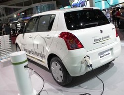 Suzuki Swift Listrik Siap Nyetrum Pengunjung IIMS