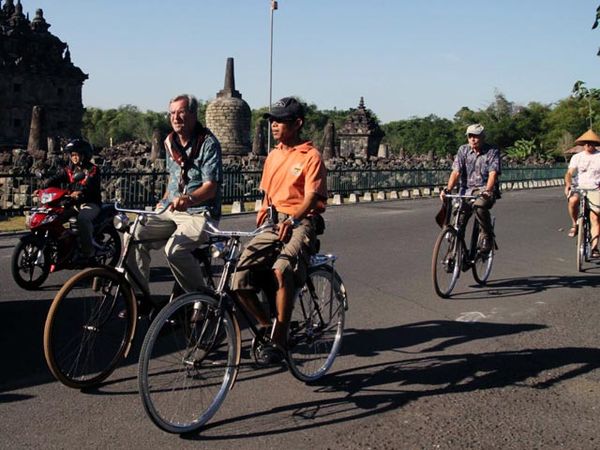 Indahnya Berwisata dengan Sepeda Onthel