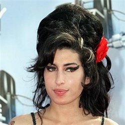 Sebelum Meninggal, Amy Winehouse Dikabarkan Borong Narkoba