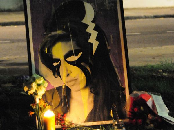 Amy Winehouse Meninggal Dunia