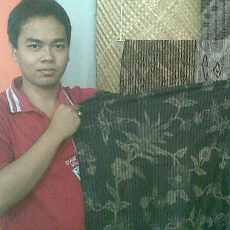 Batik Lurik Bisa Jadi Pilihan Koleksi