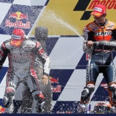 Stoner Tambah Jarak dari Lorenzo