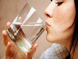 Vitamin C dan Air Bikin Kulit Sehat