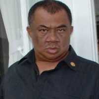 Dengarkan Tuntutan, Syamsul Arifin Ditemani Dokter & Suster