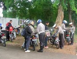 Tak Mau Ditilang, Pemotor Memaki dan Pukul Polantas 
