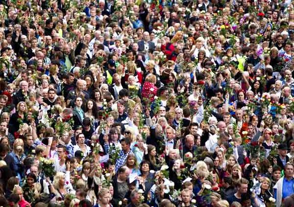 Ribuan Warga Norwegia Turun ke Jalan