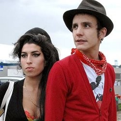 Blake Fielder-Civil Dilarang Hadiri Pemakaman Amy Winehouse