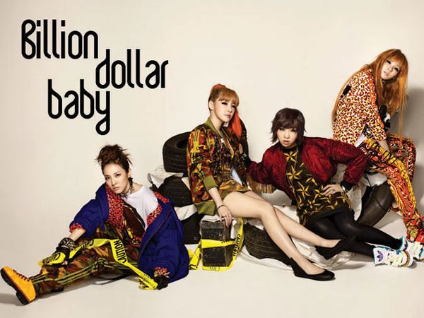 2NE1 Bergaya Gangster bersama Jeremy Scott
