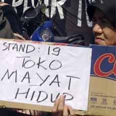 Peringati 4 Tahun Terbakarnya Pasar Turi, Pedagang Unjuk Rasa