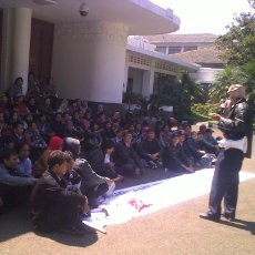 Buruh Kircon Kembali Geruduk Balkot Bandung