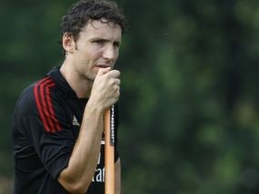 Allegri Soal Van Bommel, Schweinsteiger dan Fabregas
